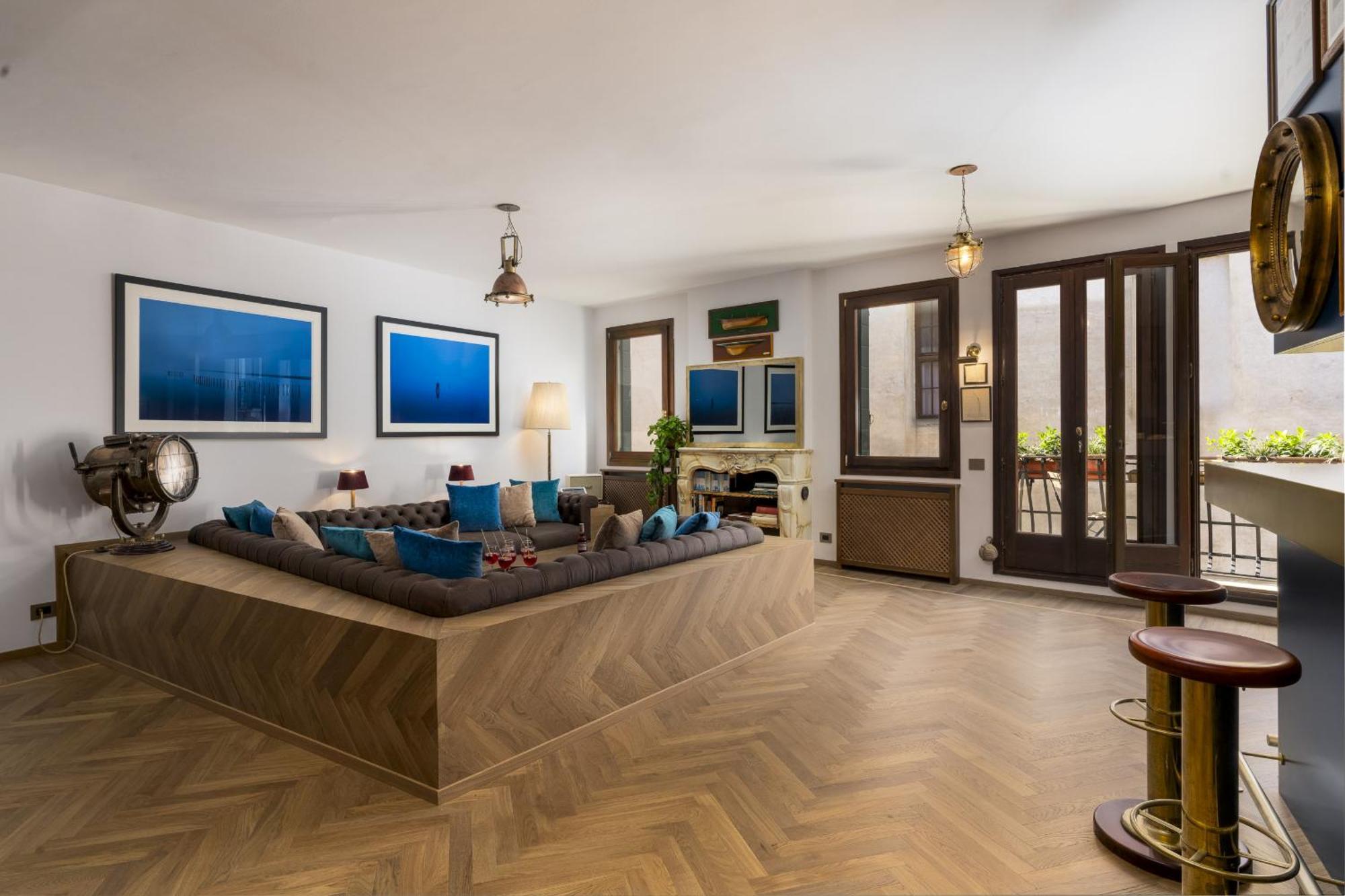 The Yacht House Canal View Apartment